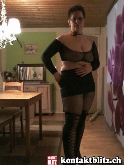 Sexinserat: 3 Loch Amateurhure - Sie sucht Ihn in Schwyz