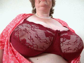 Sexinserat: Reife Rubensfrau sucht XXL-bestückten Hausfreund - Sie sucht Ihn